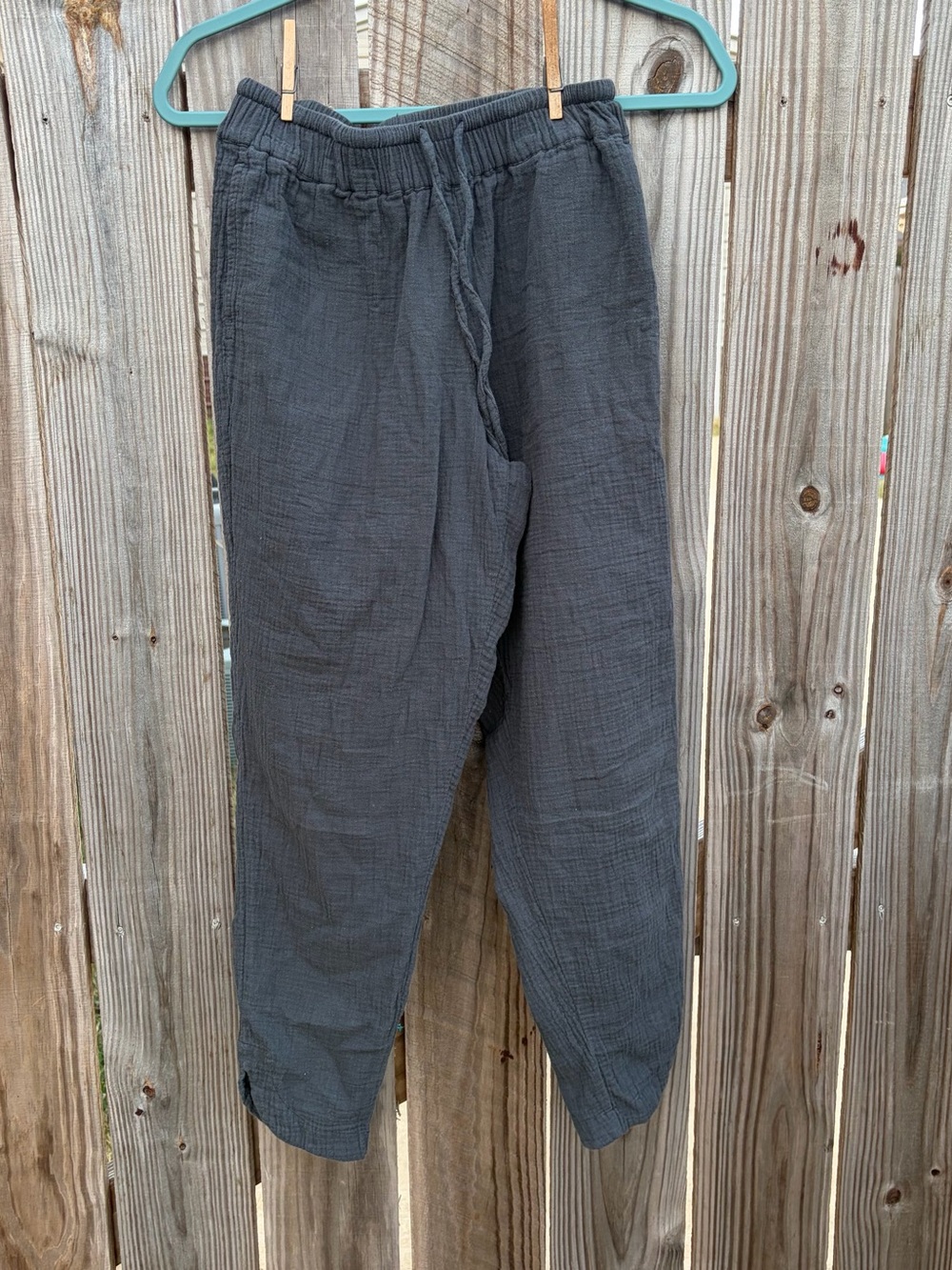 Pact Women’s Ankle-Length Cropped Pants — Charcoal Gray / Black